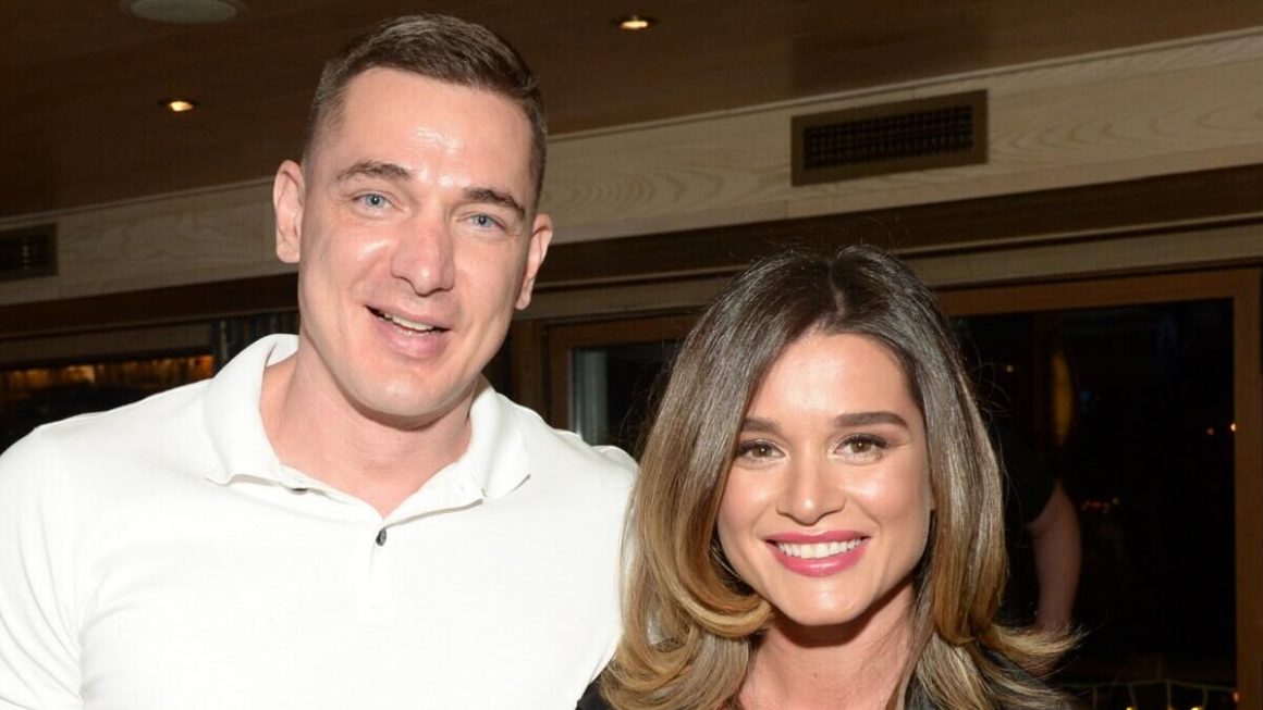 Дом 2: Хроники любви, измен и неожиданных расставаний - 1